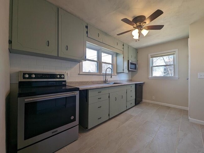 Photo - 130 13th Ave E