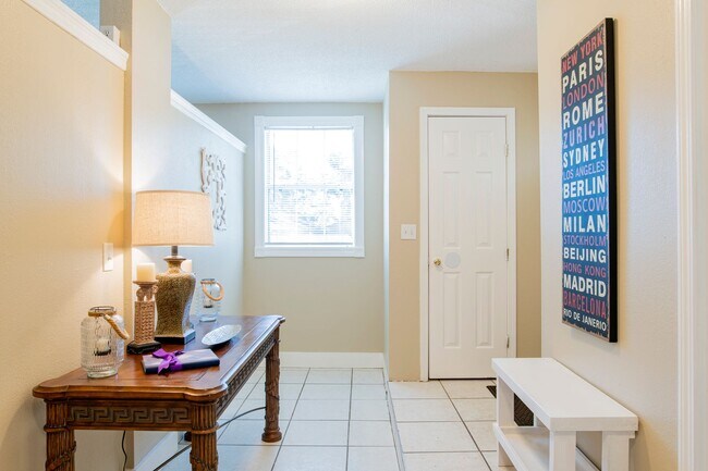 Photo - Bright & Comfortable 3 Bed/2.5 Bath Pensac...