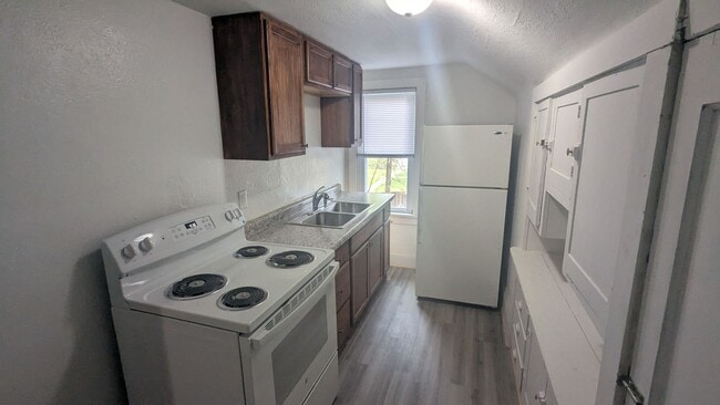 Photo - 211 W Wellington St Unit 211 1/2 Wellington