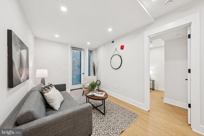 Photo - 2134 Wisconsin Ave NW Unit 2