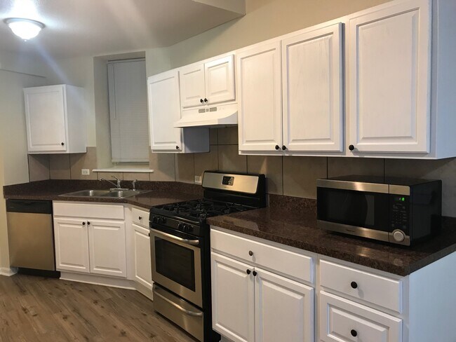 Photo - 1436 N Maplewood Ave Unit 0