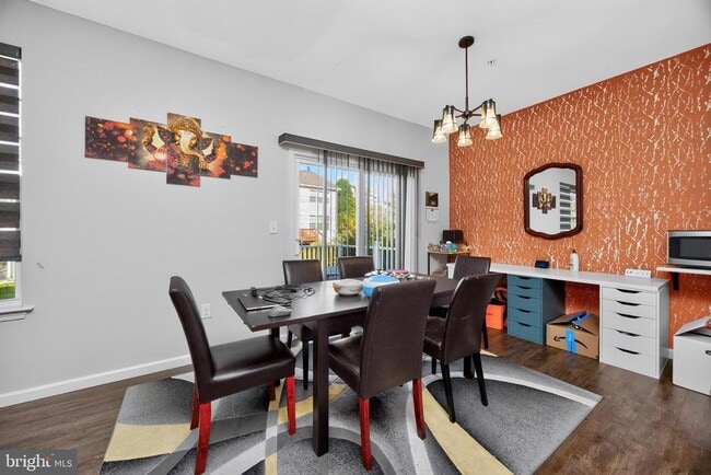 Photo - 271 Fairfield Cir W