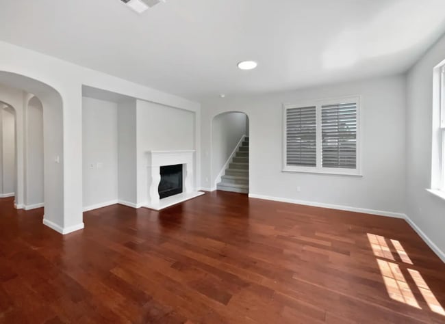 Photo - 3221 Browntail Way