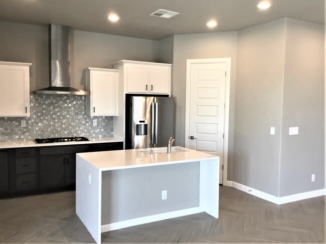 Photo - 2406 Lynn Rd SE