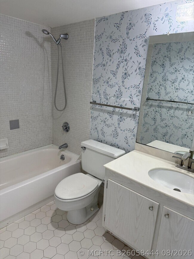 4465 Luxemburg Ct Unidad 204