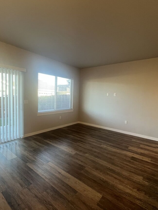 Photo - 1835-1837 Lillian St Unit 1835