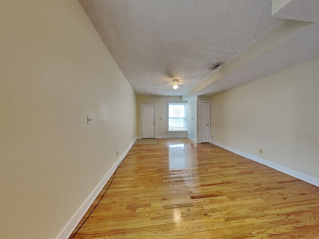 Photo - 1393 Indianola Ave