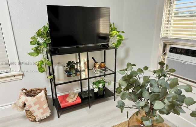 Photo - 126 Mendoza Ave Unit 2