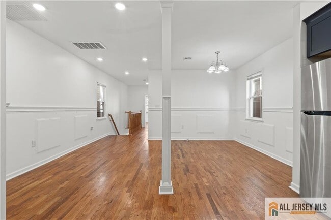 Photo - 362 1/2-362 New St