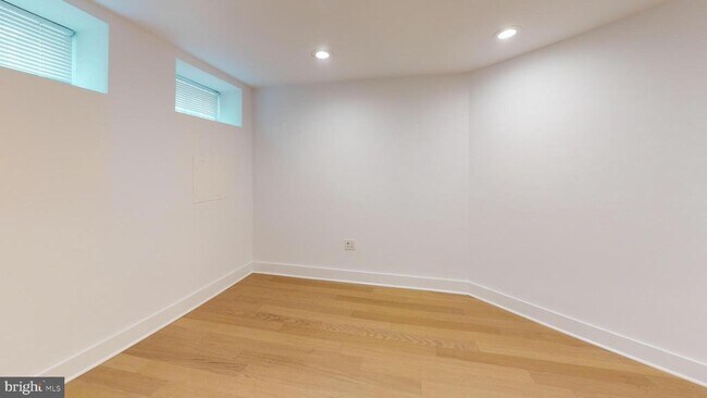 Photo - 472 Ridge St NW