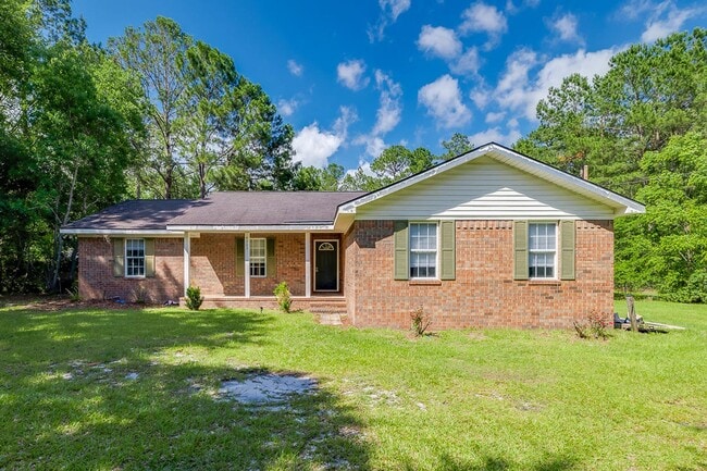 Building Photo - Private 3BR Brick Home on 3+ Acres with Partially Fenced Yard