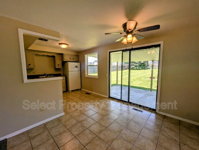 Photo - 1419 Aberdeen Ln