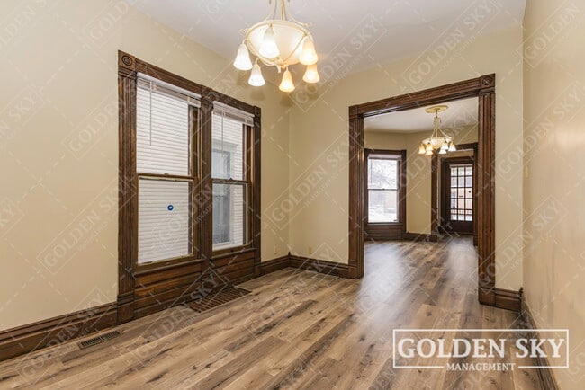 Photo - 805 E Jackson St