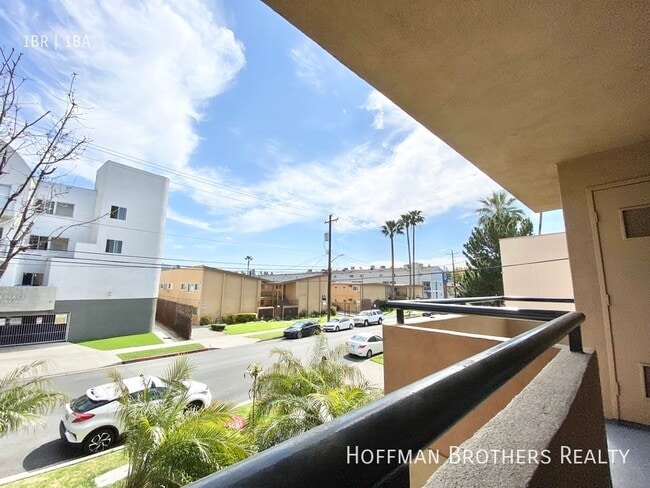 Photo - 1725 Grismer Ave Unidad 110