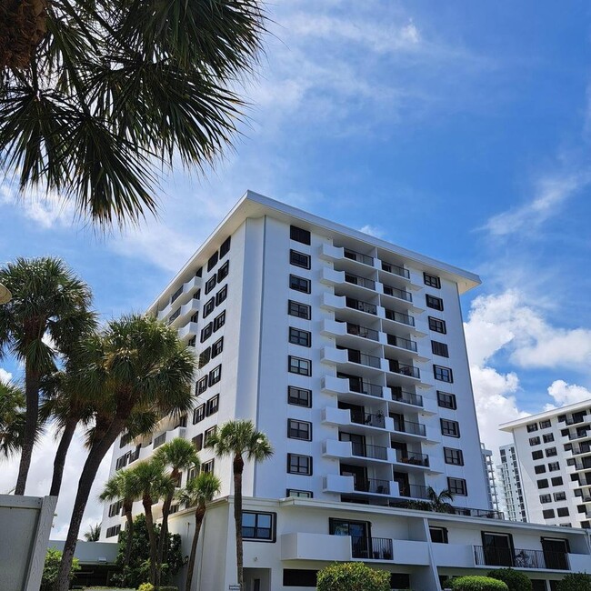 Photo - 1200 Marine Way W