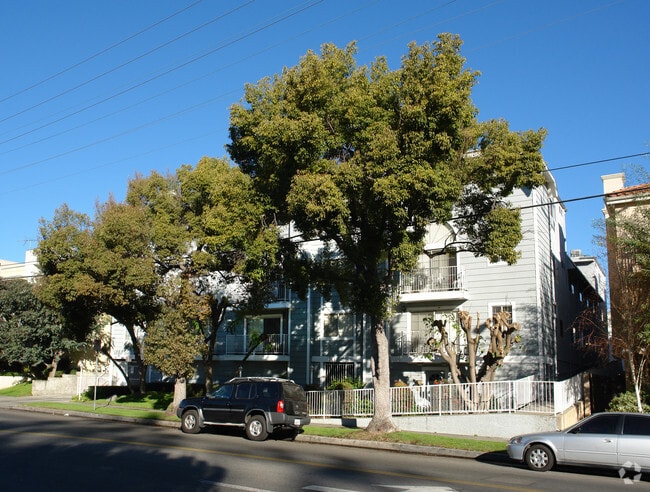 Building Photo - 10845 Camarillo St Rental