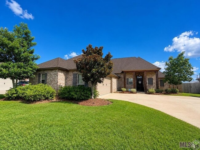 Building Photo - 41035 Talonwood Dr