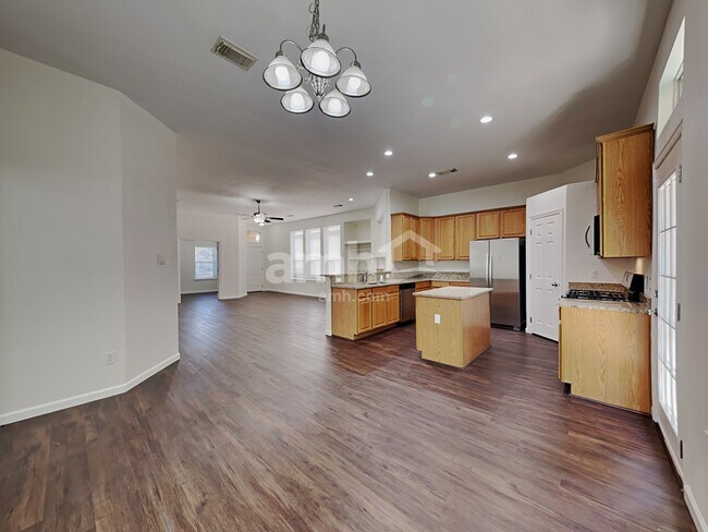 2313 Highland Crossing Dr