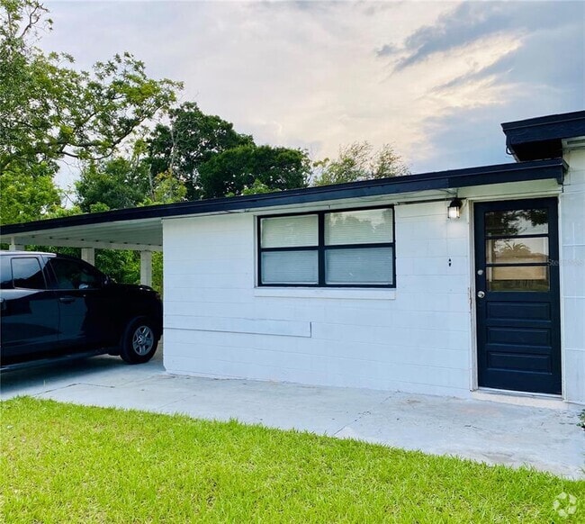 Building Photo - 2400 Lake Sunset Dr Rental