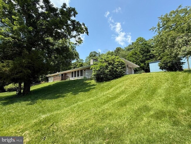 Building Photo - 7697 Hedgesville Rd Rental