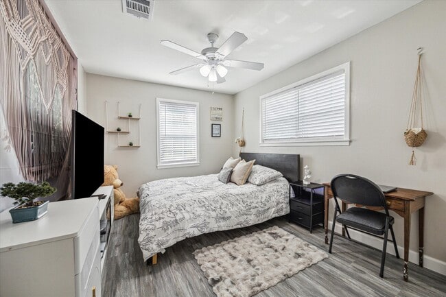 Photo - 1212 Shelby St