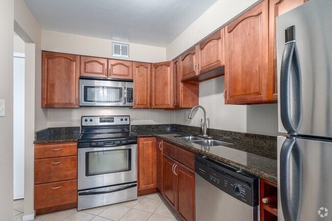 2 BD, 1 BA - 847SF - Kitchen - Westbury Apartments