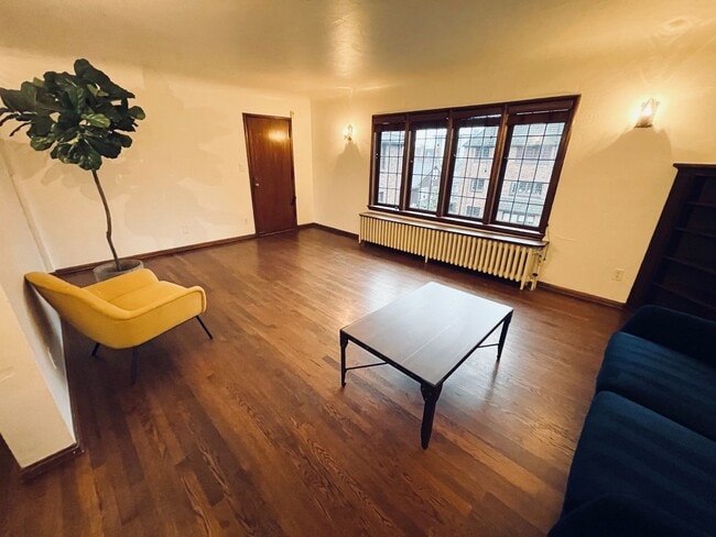 Photo - Ten-O-Five Anhalt Apartments