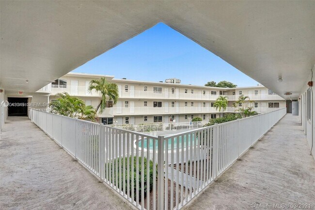 Photo - 1895 Venice Park Dr Unit B6
