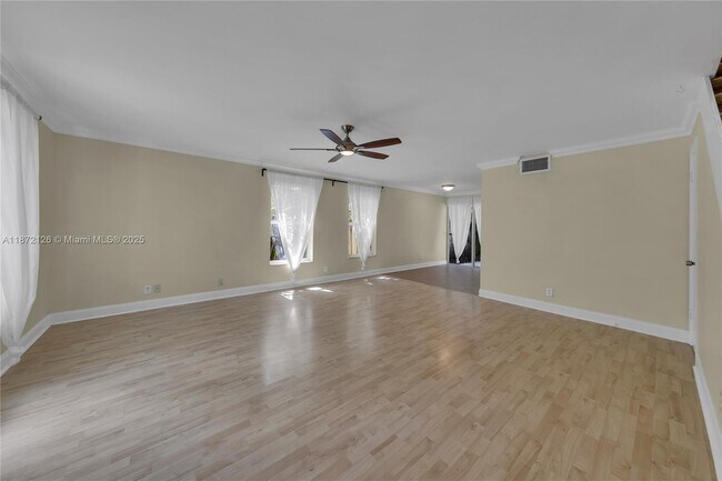 Photo - 307 SW 11th Ct