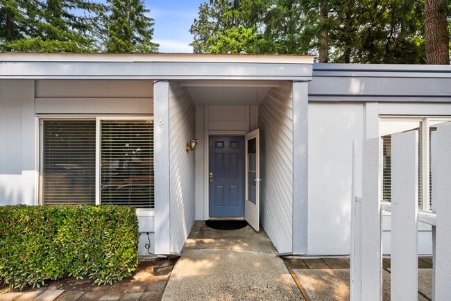 Building Photo - 4308 NE Sunset Blvd Unit U4