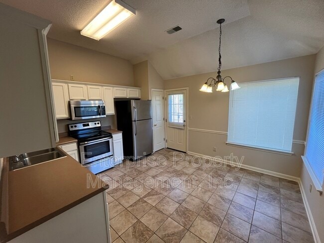 Photo - 1330 Siskin Dr