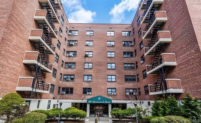 Building Photo - 19 Old Mamaroneck Rd Unit 2J Rental