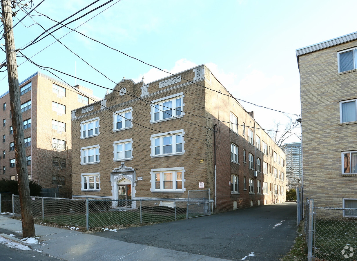 Photo - 184 Sigourney St