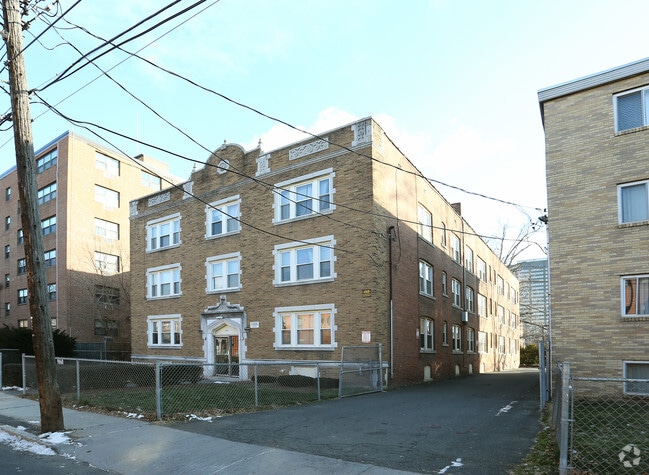 184 Sigourney St