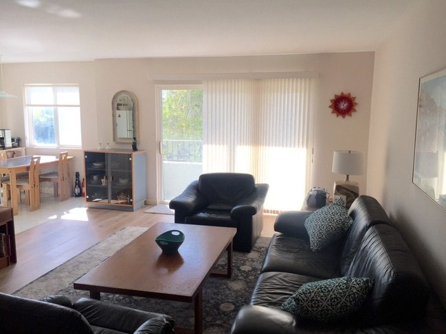 Sala de estar - 2308 Schader Dr Unidad 109