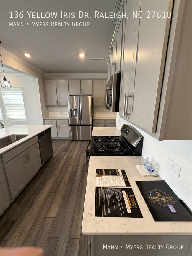 Photo - 136 Yellow Iris Dr