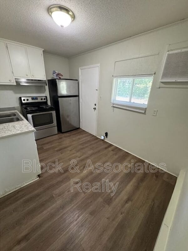 Photo - 502 Lake Dr