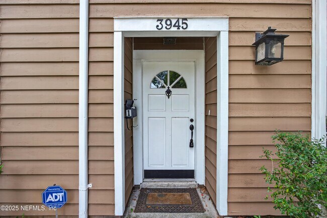 Photo - 3945 Oak St