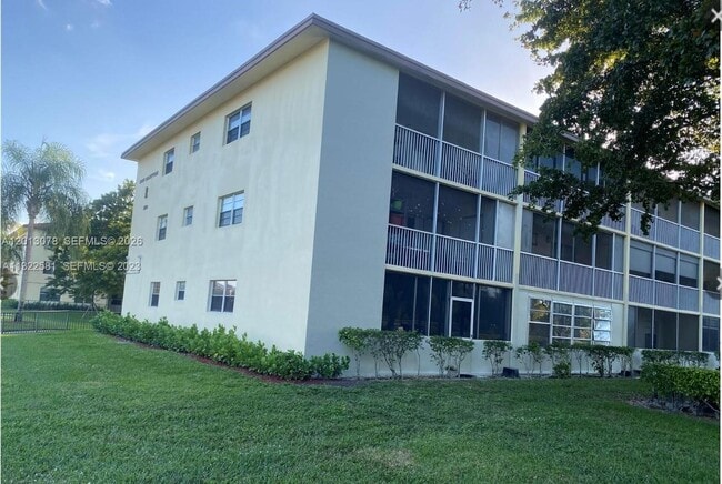 Photo - 150 SW 134th Way Unidad 314R