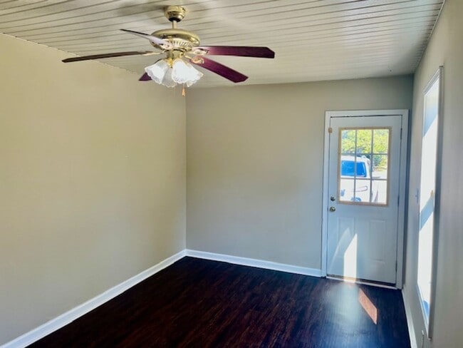 Photo - 15 Glenda Dr SW