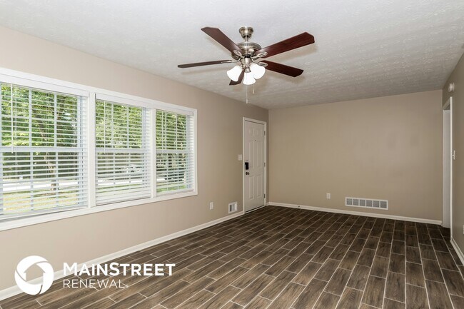 Photo - 677 Selden Ct