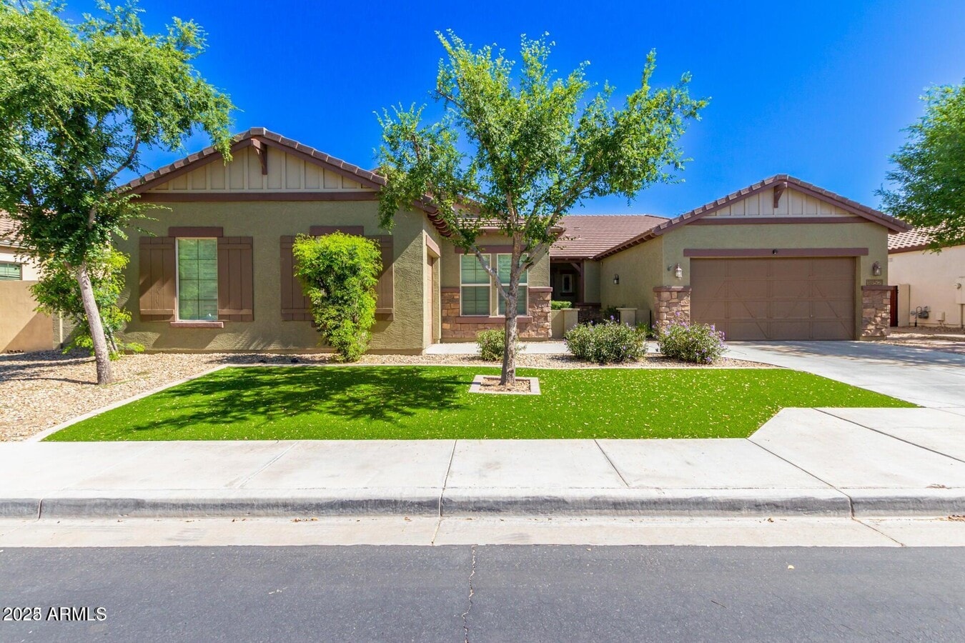 Photo - 1852 W Sparrow Dr House