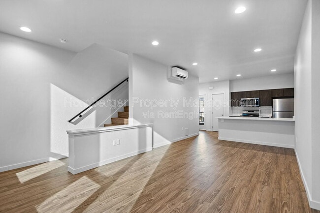 Photo - 1860 N Hamilton St