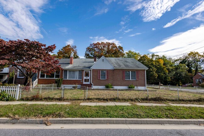 Photo - Cozy 4 Bedroom/2 Bathroom Detached Home in...