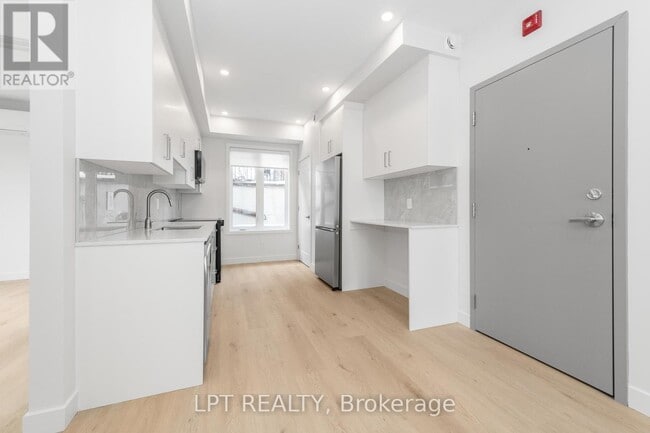 Photo - 250 Shakespeare St Unit 4