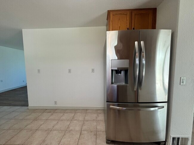 607 S 72nd Ave