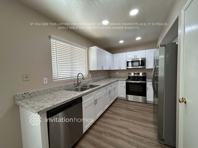 Photo - 15787 W Anasazi St