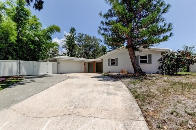 Building Photo - 10744 Drummond Rd Rental