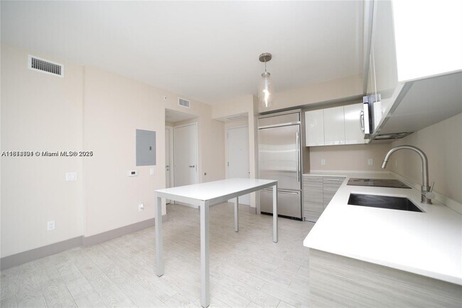 Photo - 1300 Brickell Bay Dr Unidad 1006