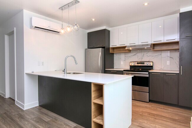 Building Photo - 9675 Av Papineau